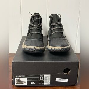Sorel Black Boots comfortable for small feet.